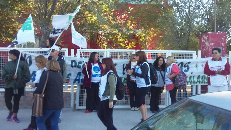 Docentes impiden las asambleas de cargo y frenan el inicio de la reforma de educación media en Río Negro