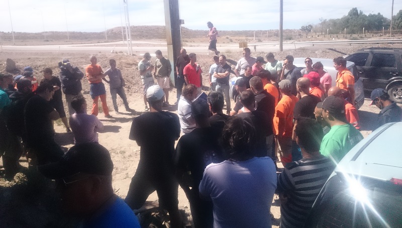 Trabajadores de Cerámica San Lorenzo definieron en asamblea seguir con el acampe