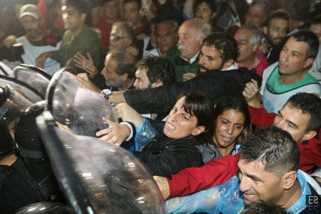 Uruguay: Solidaridad con docentes argentinos reprimidos