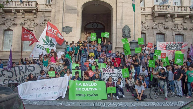 Marcha Mundial de la Marihuana en Bahía Blanca: Ni policía ni represión, ¡Legalización!