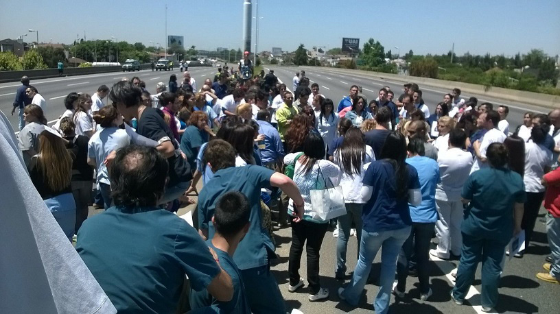 Asamblea rechaza propuesta del gobierno y vota plan de lucha