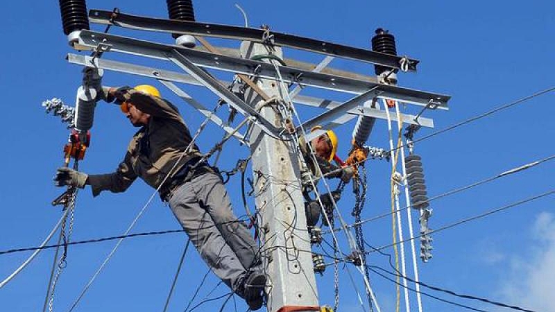  "Es mentira que por nuestros salarios aumente la tarifa de la luz"