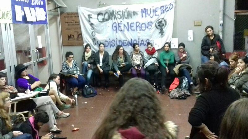 Se realizó la primera asamblea de Mujeres en Sociales UBA