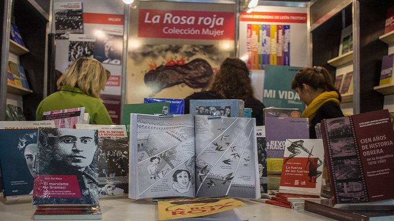 Intensa actividad en el stand Ediciones IPS en la Feria del Libro