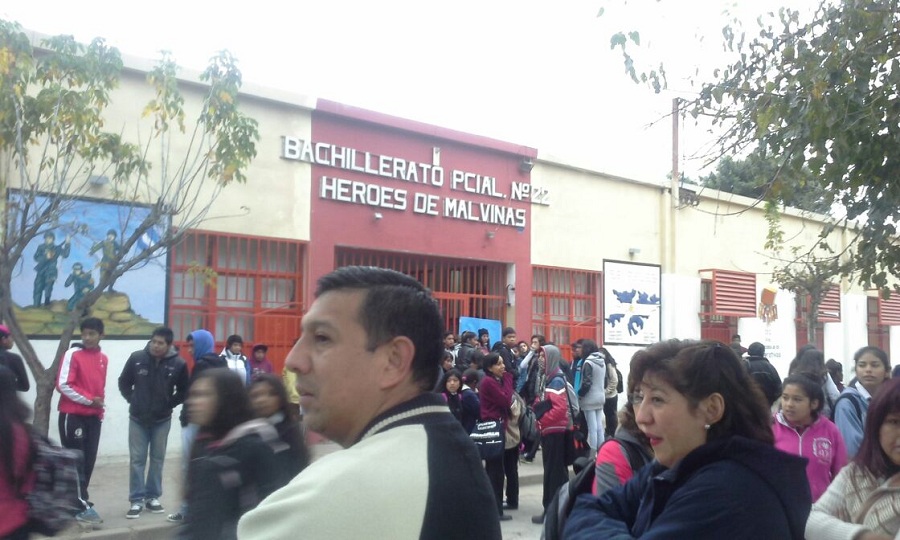 [Video] Estudiantes denuncian graves problemas edilicios en colegio de Palpalá