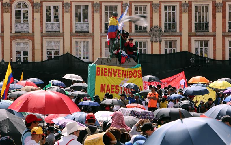 Continúa el paro docente en Colombia