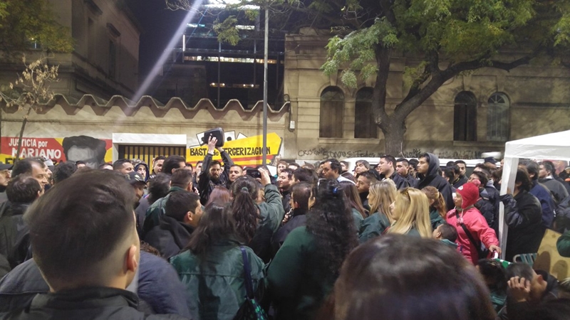 Trabajadores de UTA Córdoba mantienen el paro y suman apoyo de los gremios