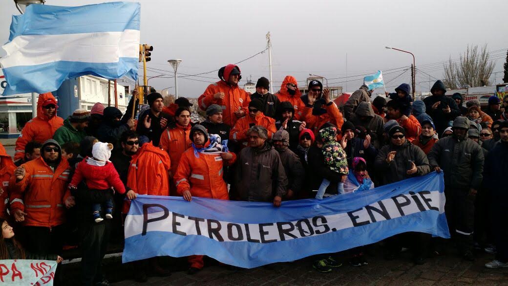 Petroleros: pasan los despidos y la burocracia no hace nada 