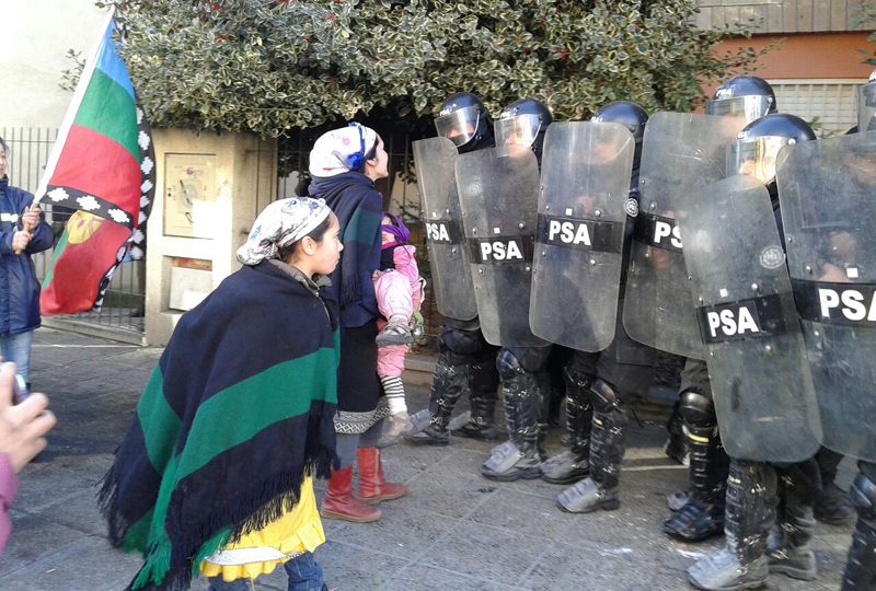 Bariloche: tras la represión continúa el reclamo por la libertad del Facundo Jones Huala