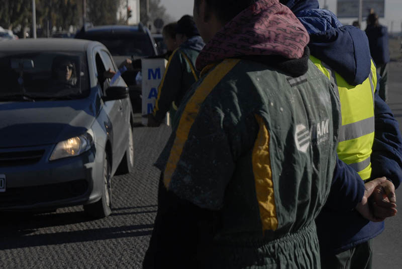 Trabajadores de MAM: hechos de madera solidaria