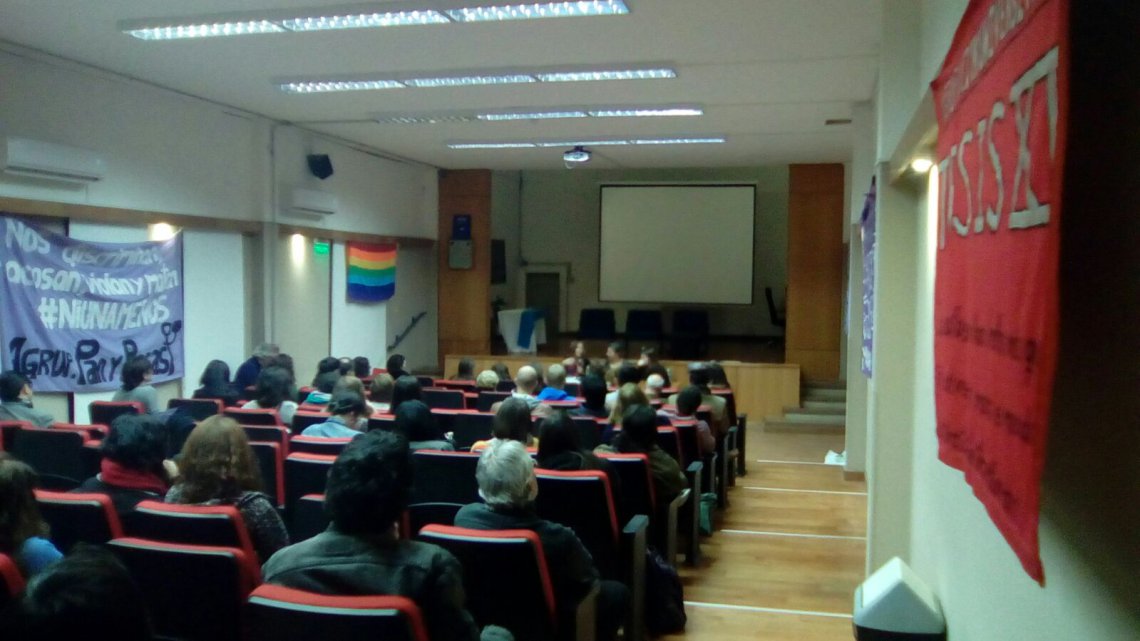 Exitosa presentación de “La Rosa Roja” en Montevideo