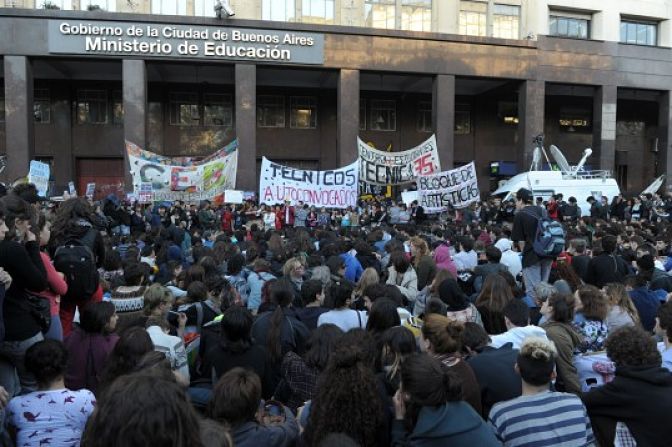 Cambiemos educación por pasantías