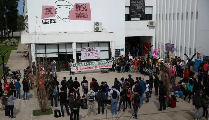 Ruidazo y Acto por la aparición con vida de Santiago Maldonado en Humanidades 