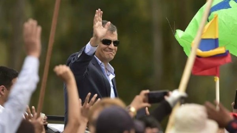 Rafael Correa vuelve a Ecuador en medio de la crisis de su partido