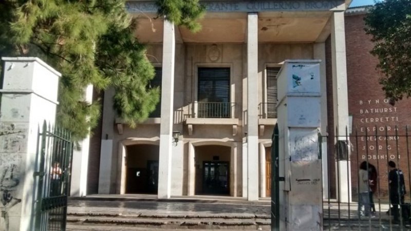 Instituto 41 de Adrogué: estudiantes se plantan contra la violencia de género