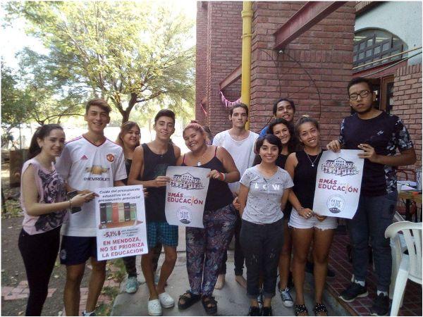 26F: seamos miles de estudiantes en las calles junto a los docentes