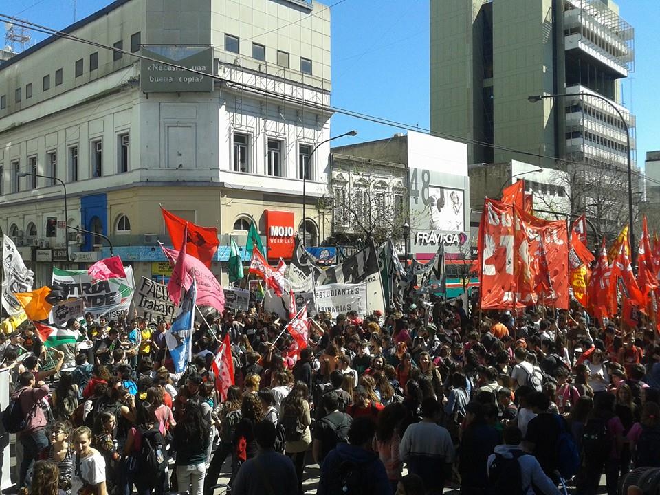 Multitudinaria movilización por el boleto educativo gratuito