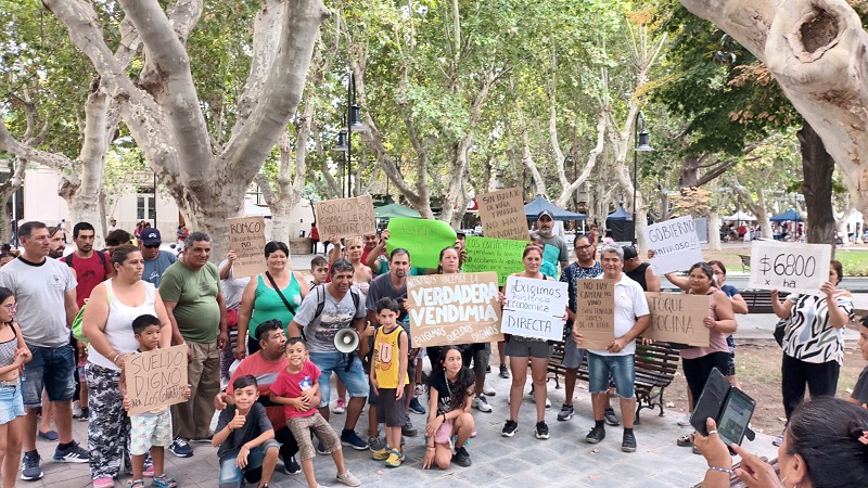 Contratistas y sus familias denuncian que las ayudas prometidas por el intendente rivadaviense Miguel Ronco y el Gobernador Suarez no llegan para el sector