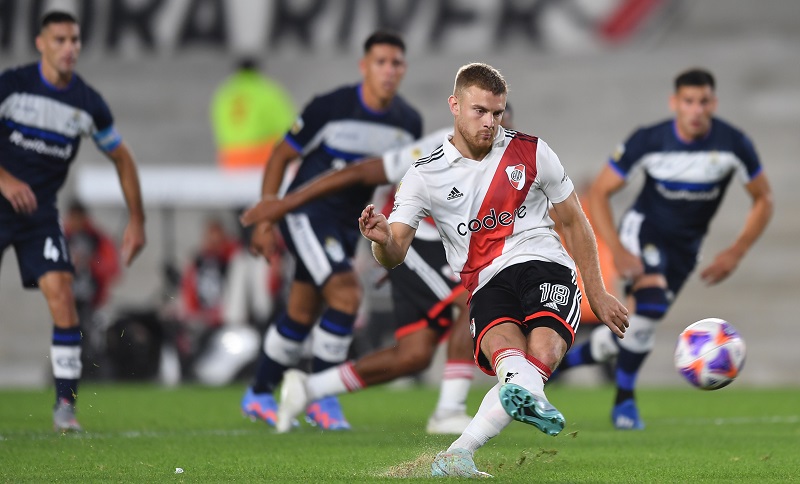 Sin brillar, River hizo pesar su ventaja sobre Gimnasia y sigue puntero