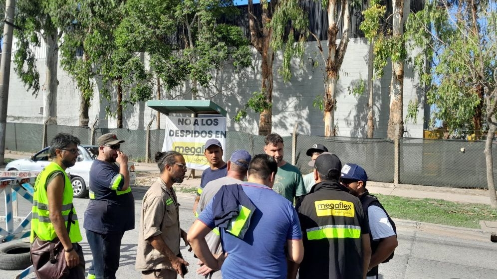 Trabajadores de Megaflex se manifiestan en el Parque industrial de Burzaco