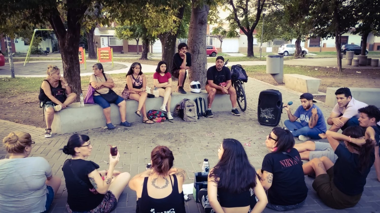 Primera asamblea en el barrio Podestá