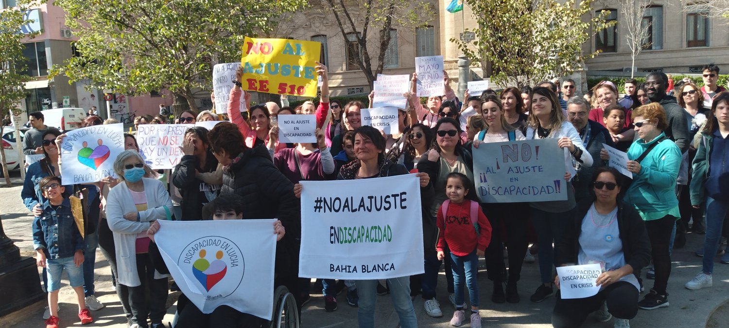 Contra el ajuste en discapacidad: prestadores y familias reclamaron frente al Municipio