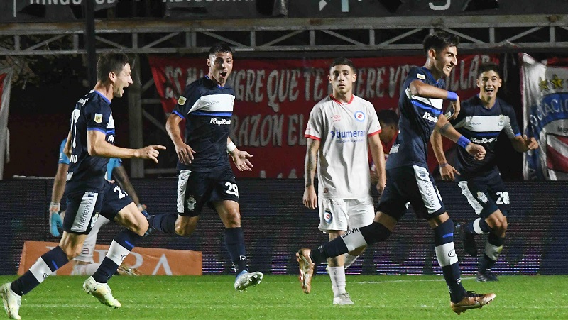 En un partidazo, los pibes de Gimnasia le quitaron el invicto al exquisito Argentinos