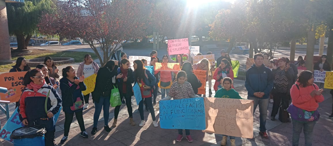 La Escuela 59 llevó el reclamo por gas y calderas al Consejo Provincial de Educación 