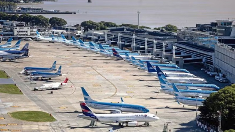 Servicio Esencial: Milei ataca por decreto el derecho a huelga del gremio aeronáutico