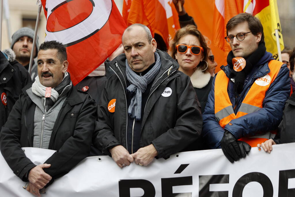  Sin que Macron retire la reforma jubilatoria los dirigentes de las centrales sindicales se sientan a negociar