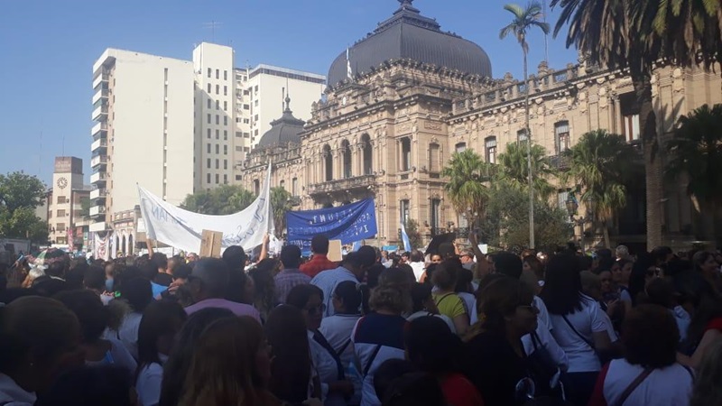 Docentes: "Vamos al paro y exijamos un plan de lucha contra el ajuste a la Educación"