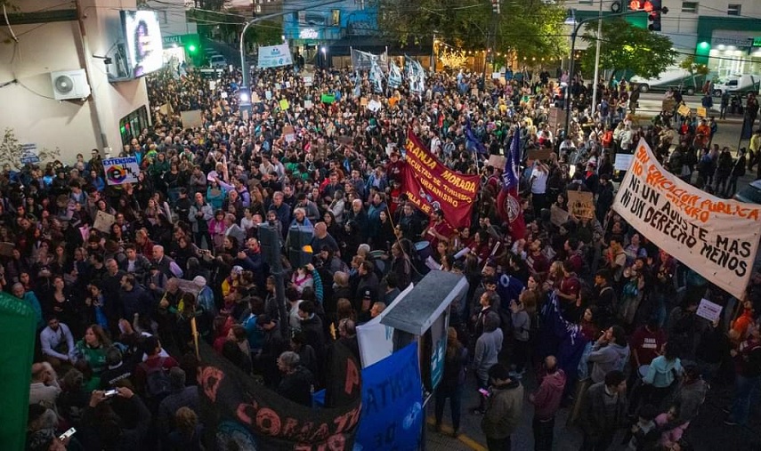 ¡Ni un ajuste más, ni un derecho menos!. Historica movilización en San Luis en defensa de la educación pública