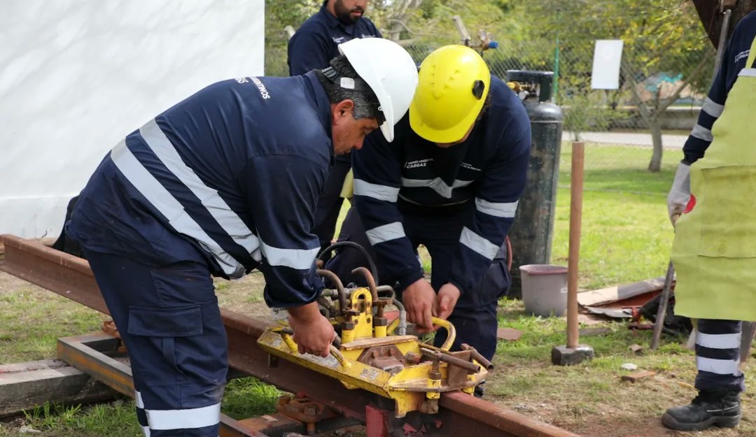 Amplio repudio a casi 1.400 despidos por el cierre de un área del ferrocarril