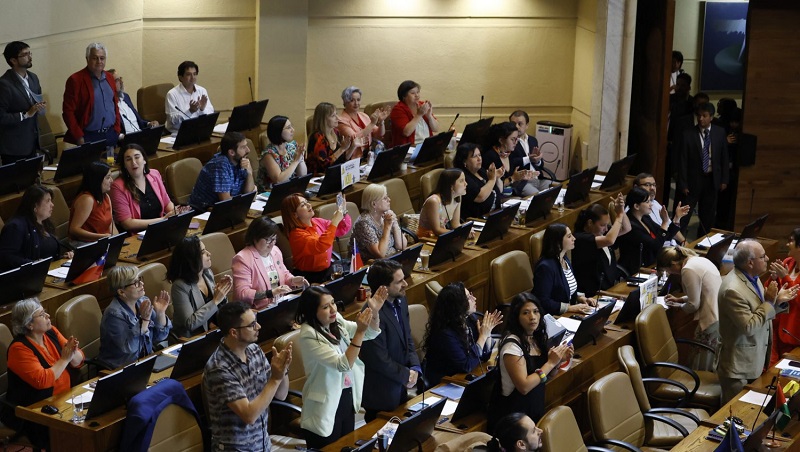 Diputados de Chile aprueban reforma que habilita nuevo proceso constituyente