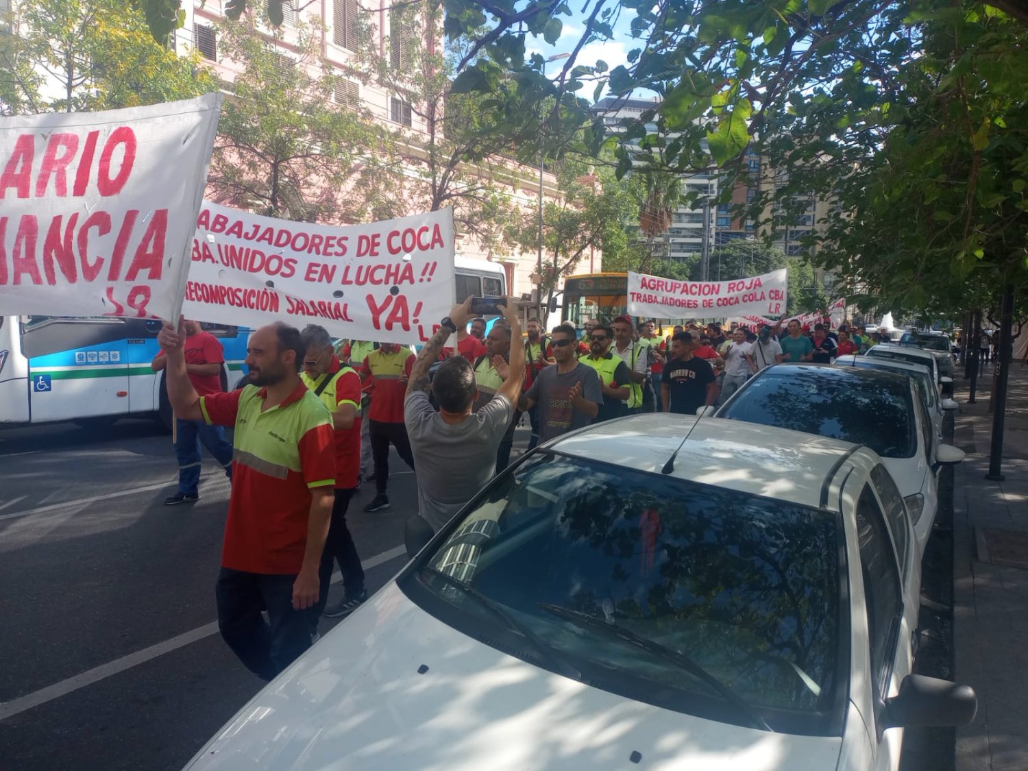 Trabajadores de Coca marcharon por el centro de Córdoba