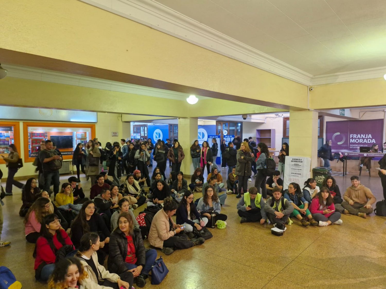 Se realizó la primera asamblea autoconvocada en defensa de la educación pública