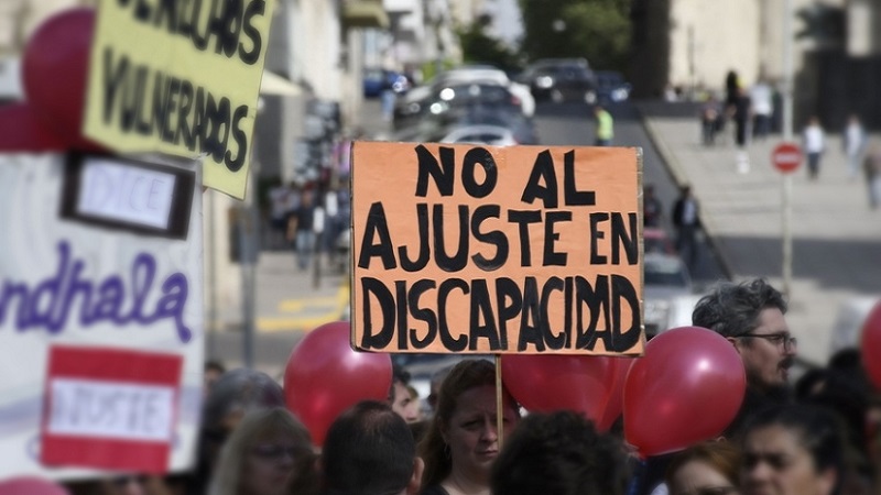 Movilización de integradores escolares: denuncian ajuste en discapacidad y falta de presupuesto