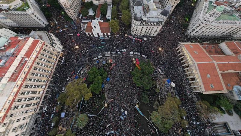 Frente a Milei, no fingimos demencia: transformemos los Centros con el poder de los estudiantes