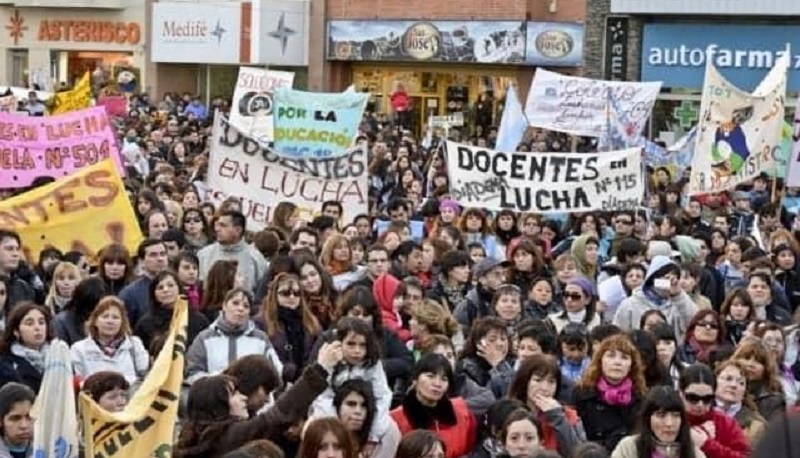 PBA: Kicillof ataca el derecho a huelga con descuentos de hasta $ 170 mil a la docencia por hacer paro