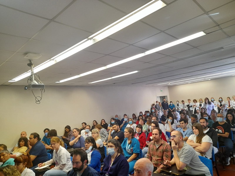 Nueva asamblea en el Garrahan votó paro y movilización por reclamo salarial 