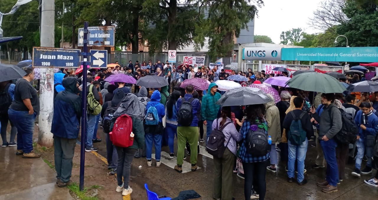 Asamblea Interclaustro de la UNGS votó realizar una toma por 72hs con clases públicas y cortes de ruta