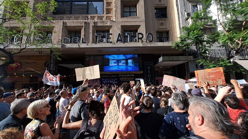 En defensa del Instituto Nacional del Teatro