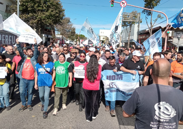 Enorme movilización de los trabajadores de Acindar