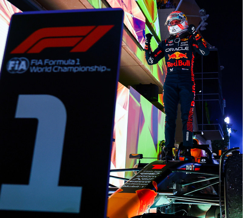 GP Bahrain. Verstappen arrancó ganando y el equipo Redbull metió el 1-2 en una noche magica