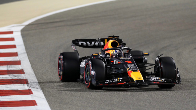 GP Bahrain. Max Verstappen consiguió la pole y va a luchar por el tricampeonato 