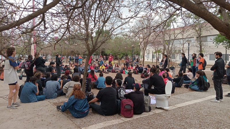 Toman la Facultades de Artes y de Filosofía de la Universidad de Córdoba