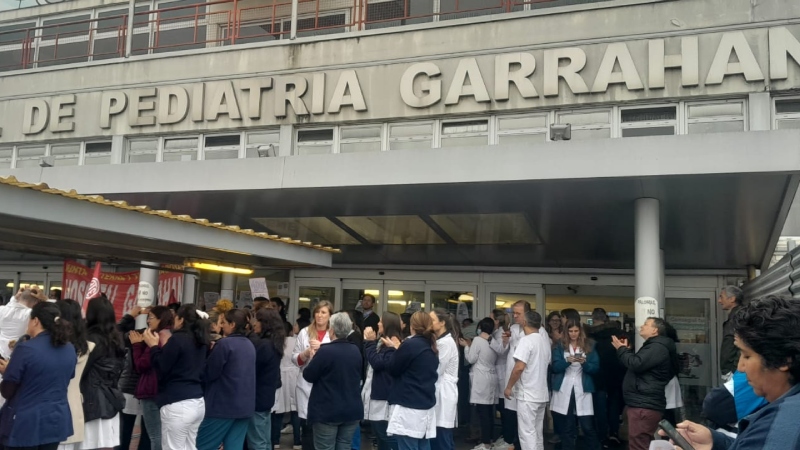 Trabajadores del hospital Garrahan exigen mejoras salariales y laborales