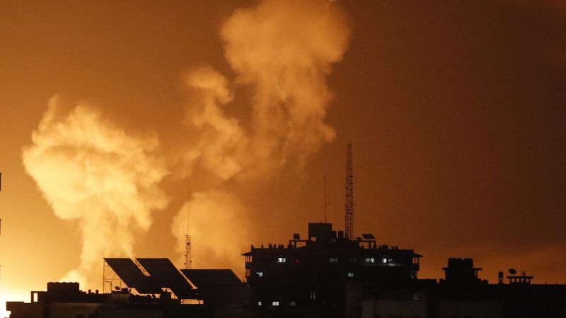 Israel vuelve a bombardear Gaza y aumenta la tensión en el sur del Líbano