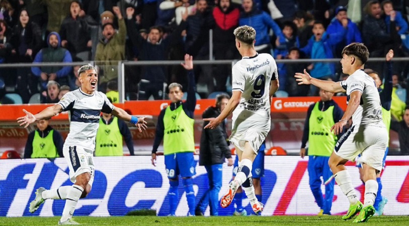 Con técnico y ánimo nuevos, Gimnasia ganó confianza y se lo dio vuelta a Vélez