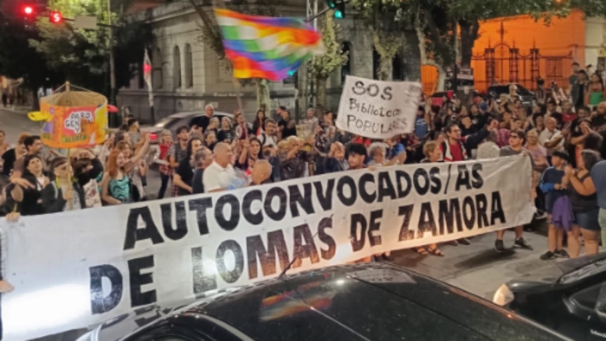 Gran cacerolazo y artistazo en Lomas de Zamora vota movilizar el 24 de enero